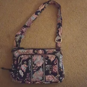 Vera Bradley Crossbody purse with built-in wallet. - Picture 1 of 8