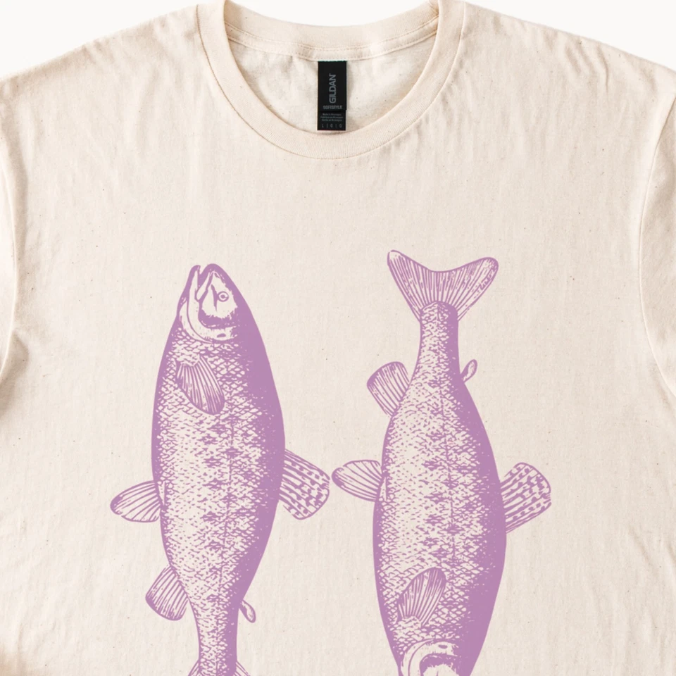 Camiseta gráfica Two Purple Fish Animal Lover Tee Foto 1 de 1