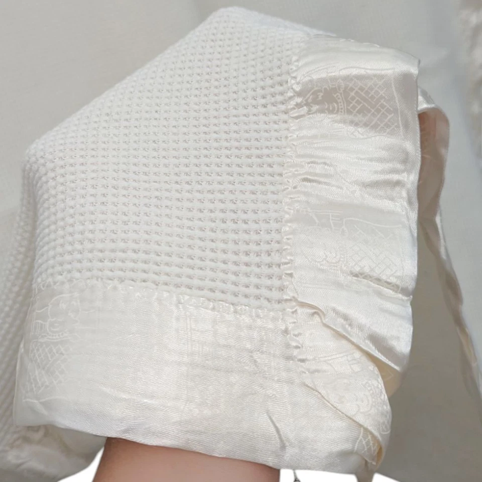 Manta térmica tejida gofre Baby Gordon de colección con adornos de nailon Orlon blanco roto Foto 1 de 4