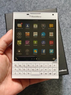 Smartphone BlackBerry Passport Q30 Blanco 32GB Facroty DESBLOQUEADO Teclado Foto 1 de 4