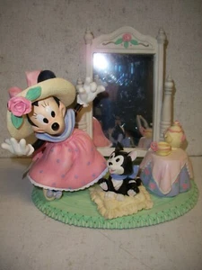 Disney Minnie's Dress Up Tea Party 8" Figurine - Picture 1 of 2