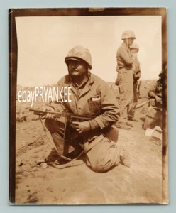 Original WW2 Type-1 USMC Marine Corps IWO JIMA Marine w/ THOMPSON SUBMACHINE GUN - Picture 1 of 2