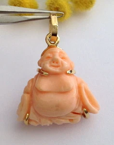 CIONDOLO " BUDDHA " IN ORO GIALLO 18KT E CORALLO ROSA - Imagen 1 de 1