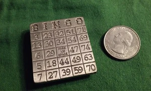 Broche figurativo BINGO peltre solapa pin 1,5 x 1,6" pulgadas casi cuadrado - Imagen 1 de 4
