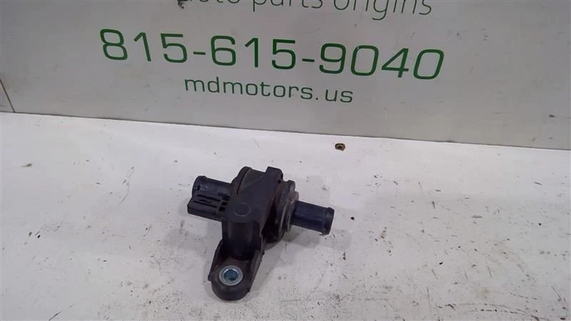 2019-2021 TOYOTA CAMRY COOLANT WATER CONTROL VALVE OEM 16671-24020 - Image 1 of 4