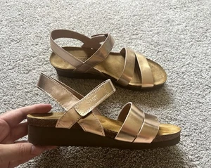 Naot Kayla Size 39 Sandals Rose Gold Metallic Leather Wedge Strappy Slingback - Picture 1 of 5