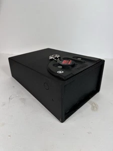GUNVAULT GV1000C-DLX - NIGHT STAND GUNSAFE W/KEY - Picture 1 of 6