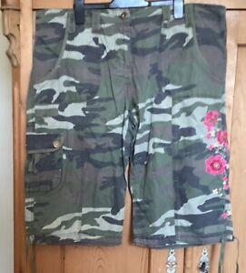 TU Ladies Cargo Shorts Size 18 Camo Green Floral Embroidery 