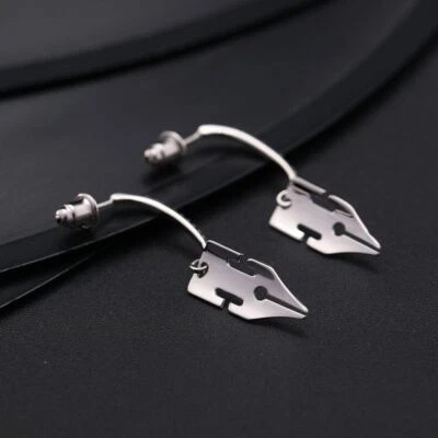 JoJo's Bizarre Adventure Kishibe Rohan Kawaii Anime Japonés Esmalte Pendiente Foto 1 de 4