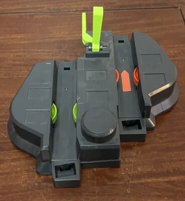 Hot Wheels Colossal Crash Track Replacement Part GFH87 -Green Right Booster STUV - Image 1 of 3