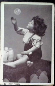 Postal: Tuck, Happy Childhood, How Pretty 5607, Toddler with Bubble, c1908 - Imagen 1 de 2