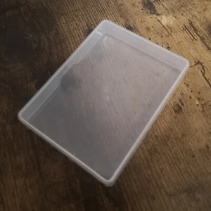 Caja protectora transparente de plástico para jugar tarjetas (9,5 x 7 x 1,5 cm) - Imagen 1 de 3