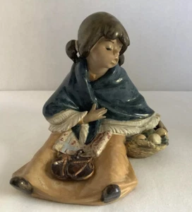 LLADRO 1985 Porcelain Figurine Girl With Fruit Basket ”Fruit Vendor” 6” T x 6” W - Picture 1 of 11