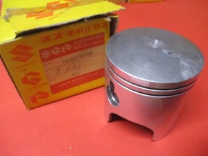 NOS NEW OEM ORIGINAL SUZUKI 1972 1973 1974 1975 GT750 PISTON 12120-31001 - Picture 1 of 1