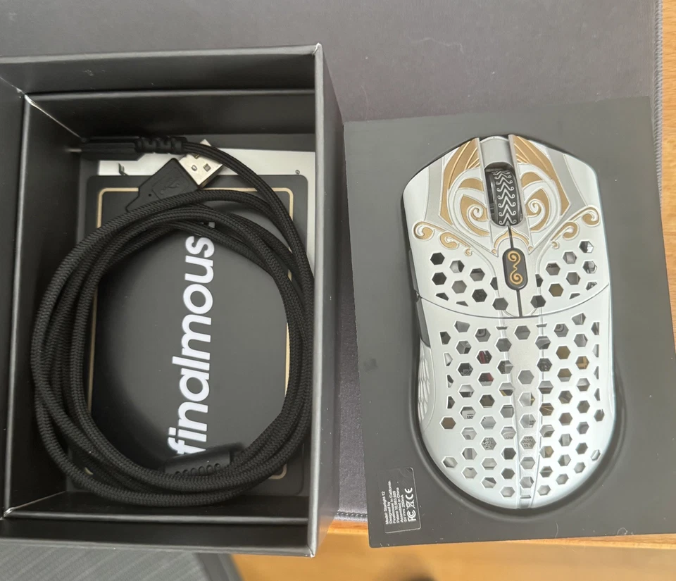 Finalmouse Starlight-12 Zeus 1100/2500 Small RARE - Bild 1 von 4