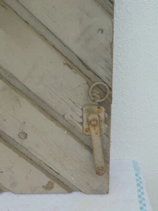 alter Fensterladen mit diagonalen Brettern Garderobe Schranktüre  3 H - Bild 1 von 4