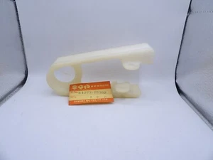 NOS Suzuki RM80 RM 80 1980-81 Rear Chain Slider Guard Buffer Genuine 61273-20302 - Picture 1 of 3