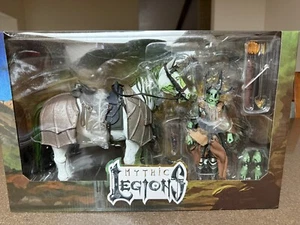 Mythic Legions Poxxus & Phlogeus Pferd 2er Pack - Exclusive - Four Horsemen (Neu) - Bild 1 von 4