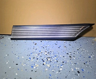 Toyota Supra MK3 1986-1988 gris lado del conductor moldura de puerta trasera Foto 1 de 2