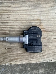 Genuine OEM Hyundai TPMS Tire Pressure Sensor 52933-2M000 - Picture 1 of 2