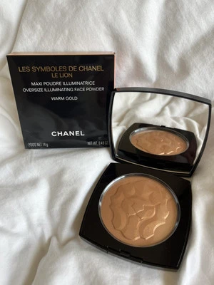 Chanel Les Symboles Oversize Illuminating Powder Highlighter - Le Lion Warm Gold - Image 1 of 4