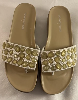 Sandalias de tanga Donald Pliner Fifi” para mujer con gemas verdes y perlas talla 7 1/2 N Foto 1 de 4