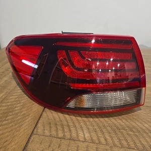 KIA 2019 2020 Sorento Rear Light on Body with Bulb Driver Left Side KI2804154 - Picture 1 of 4
