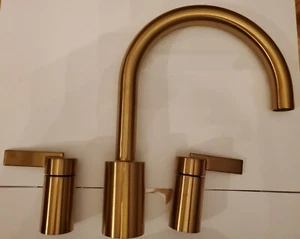 Relleno de bañera romana montado en cubierta Moen Moen Cia modelo T6223BG oro cepillado $490 - Imagen 1 de 7