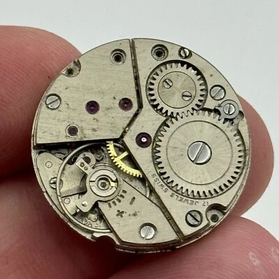 23.7mm Mens Peseux 320 Manual Wind 17 Jewels Watch Movement PARTS REPAIR SPARES - Image 1 of 4