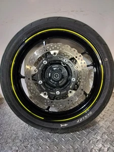 2017 2024 KAWASAKI Z900 OEM FACTORY FRONT RIM WHEEL ASSEMBLY W/ROTORS & TIRE - Foto 1 di 13