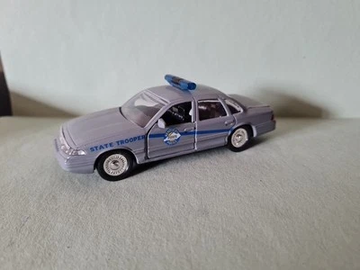 ROAD CHAMPS FORD CROWN VICTORIA KENTUCKY STATE POLICE SCALA 1/43  - Immagine 1 di 4