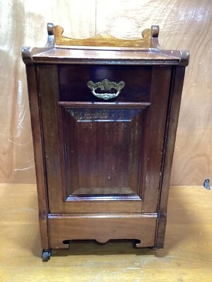 Antiguo capó de carbón de caoba (sería una buena mesa auxiliar o mesita de noche) #4316 Foto 1 de 4