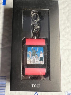 Digital Photo Keychain 1.5" TAO Electronics holds up to 100 Photos-Pink - Image 1 of 2