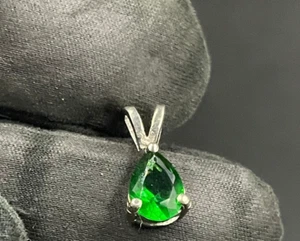 May Birthstone 6x8 Pear Green Simulated Solitaire Pendant For Her 925 Silver - Picture 1 of 3