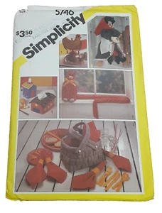 Simplicity 5746 Crafts Doorstop Potholder Tissue Cover Napkins Witch Uncut 1982 - Picture 1 of 14