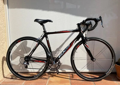 vélo EXS FULL CARBON Taille M Rouge et noir Course - Photo 1/4