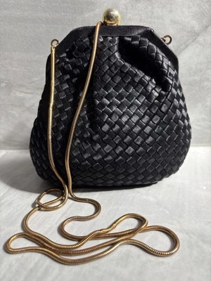 Cartera sin asas vintage La Regale bandolera negra dorada correas con cierre tejido satinado Foto 1 de 4