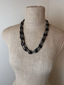 Silberfarbene und schwarze Perlen Multi-Strang Halskette 24 Zoll lang - Bild 1 von 2