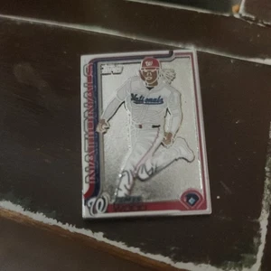 2025 Topps Series 1 - James Wood - Super Box Enamel Collectors Pin - Nationals - Picture 1 of 1