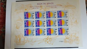 SURINAME - 1961 - MAN IM WELTRAUM - POSTFRISCH PERFORIERTES BLATT - HELLBLAU 2 - Bild 1 von 1