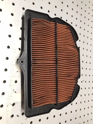 Filtro de ar 2008 - 2020 Gen 2 Suzuki Hayabusa OEM usado 08 - 20 - Imagem 1 de 4