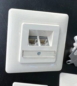 UAE Doppel Datenmodul Dose Datendose 2 x 8 Pin m. Blende Cremeweiß Netzwerk RJ45 - Bild 1 von 6