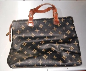 BORSA VINTAGE - ANNI 80-90 - PELLE - COLORE NERO E ORO - Foto 1 di 8