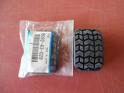 Nuevas almohadillas de pedal de goma OEM '90 - '05 Mazda Miata (par), B092-43-028 Foto 1 de 2