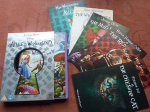 DISNEY ALICE IN WONDERLAND DVD Keyhole Cover WITH 6 Cards Tim Burton Johnny Depp