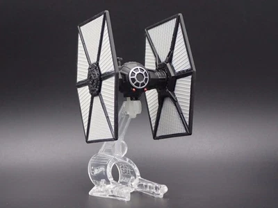 Star Wars First Order Tie Fighter W/Flight Navigator 1/64 Scale Modellino - Immagine 1 di 4