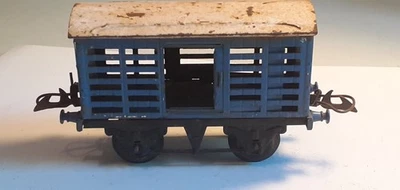 VINTAGE HORNBY O GAUGE - 6T CATTLE TRUCK - BLUE/WHITE ROOF - Image 1 of 4