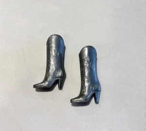 Vintage Barbie Puppe Cowboystiefel Silber Schrift - Bild 1 von 8