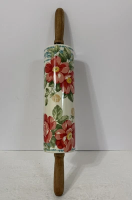 Rodillo The Pioneer Woman retirado patrón de rosa dulce asas de madera de cerámica Foto 1 de 4