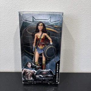 Mattel Batman V Superman: Dawn of Justice Wonder Woman Barbie Puppe (DGY05) Mängel - Bild 1 von 9